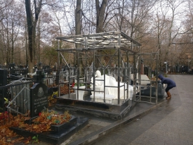 Изготовление склепа из нержавеющей стали. Ваганьковское кладбище. Проект ООО "АРТ-БЮРО ХII".